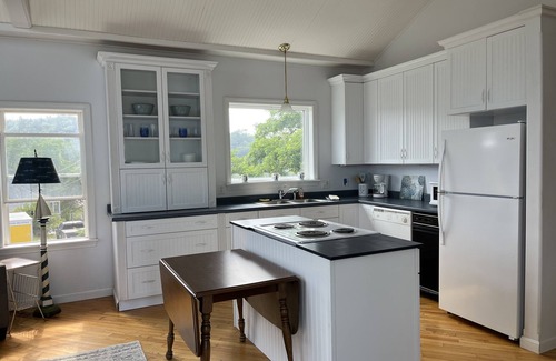 Phippsburg House | Family-Friendly Spinneys Guesthouse & Beach Cottages