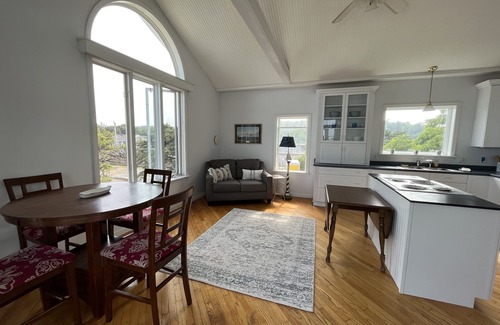 Phippsburg House | Family-Friendly Spinneys Guesthouse & Beach Cottages