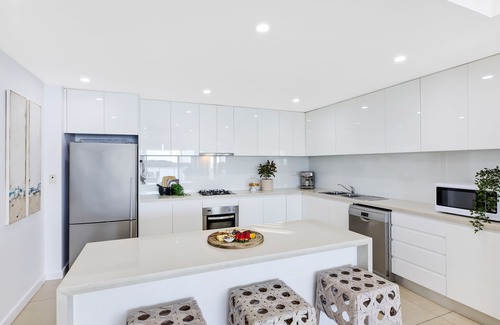 The Entrance Apartment | Elegant Rooftop Penthouse with Hot Spa and BBQ Area