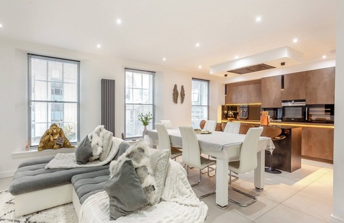 Central Aberdeen Cottage | Relaxing Spire View: Your Ideal Oceanfront Getaway