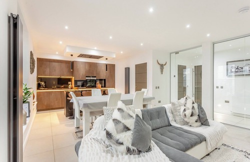 Central Aberdeen Cottage | Relaxing Spire View: Your Ideal Oceanfront Getaway
