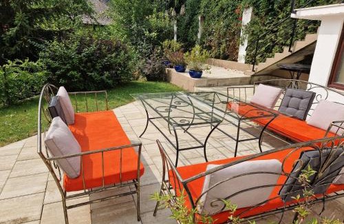 Brasov Apartment | Highly Rated Spirii House: Family-Friendly with Breakfast