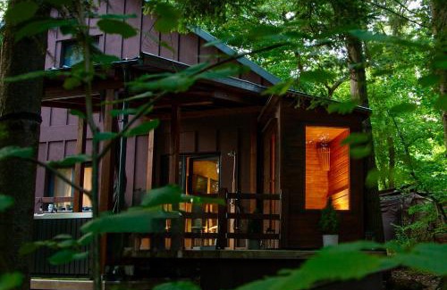 Szentendrei Villa | Unforgettable Spirit of the Earth Cottage with Ocean Views