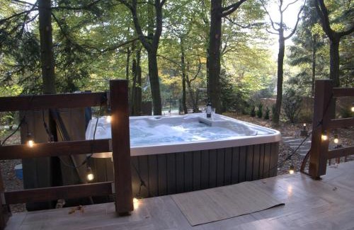 Szentendrei Villa | Unforgettable Spirit of the Earth Cottage with Ocean Views