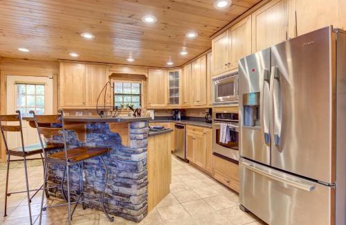 McCaysville House | Guest Rated 10/10: Spirit of Toccoa with Hot Tub Access