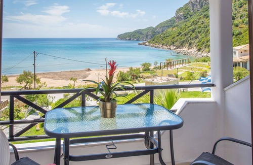 Afionas Apartment | Oceanfront Spiros & Polyxeni Apartment 4 in Afionas