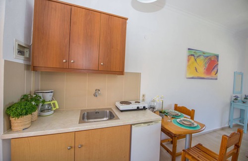 Afionas Apartment | Cozy Afionas Studio with Ocean View and Pool Access