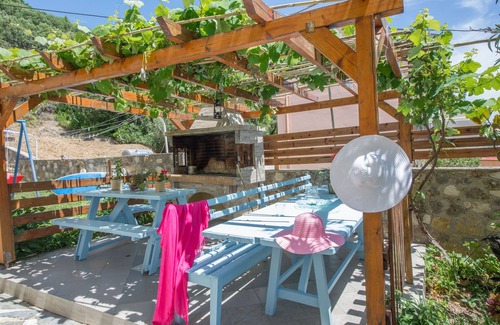 Afionas Apartment | Cozy Afionas Studio with Ocean View and Pool Access