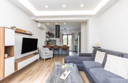 Doukades Apartment | Exceptional Stay at Spiros Country Home - Family Friendly