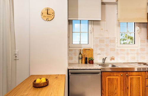 Laganas House | Top-Rated Spiros Family Apts with Oceanfront Pool & Spa