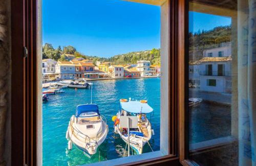 Longos Apartment | Discover Spiros Jetty House: Family-Friendly Retreat