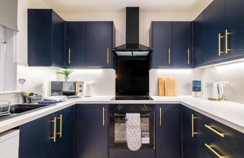 Central Aberdeen Apartment | Elegant 3 Bed Apartment - Spital Stay with Child-Friendly Amenities