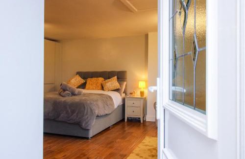 Sugnall House | Spitfire Lodge