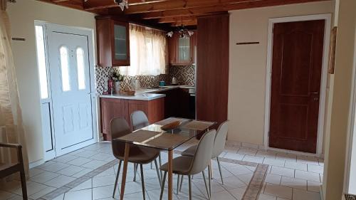 Aleimmatades House | Coastal Escape at Spiti TRIVIZAS with Oceanfront Dining