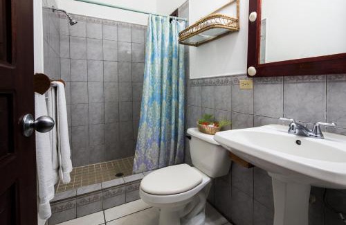 Antoneys Cay Hotel | Discover Splash Inn Dive Resort & Villas with Oceanfront Views