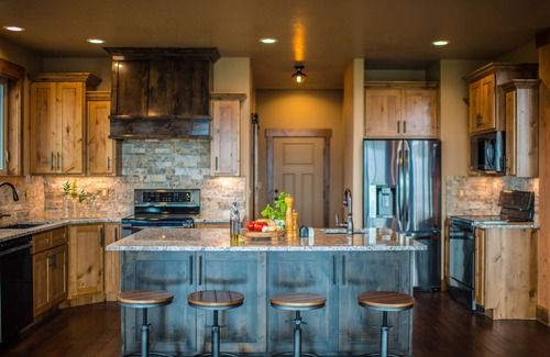 Garden City Cabin | Experience Spectacular Views and a Fun Splash Pad!