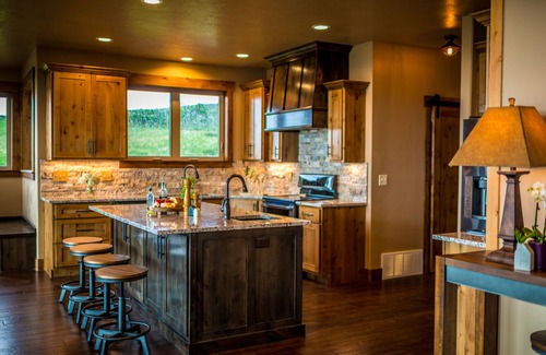 Garden City Cabin | Experience Spectacular Views and a Fun Splash Pad!