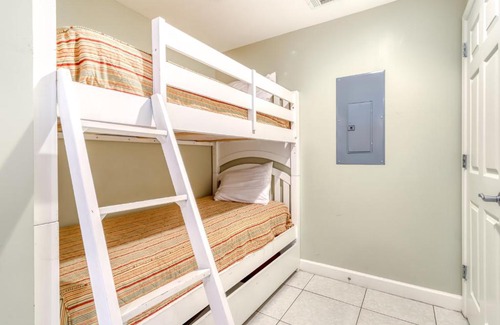 Panama City Beach Hotel | Oceanfront Splash Resort 807W with Pool & Hot Tub
