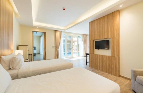 Mai Khao Villa | Experience Splash Villa: Family-Friendly Oceanfront Retreat