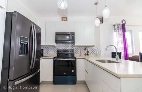 Tower Isle Apartment | Inviting Waveside Retreat with Child-Friendly Amenities