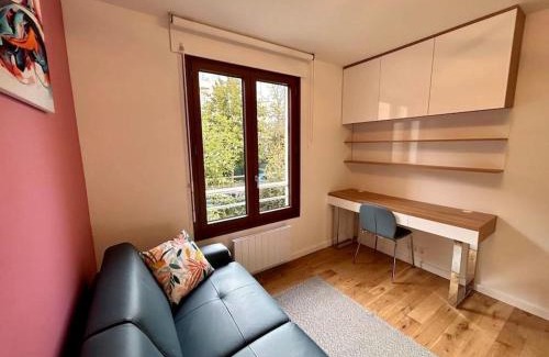 Charenton-le-Pont Apartment | Inviting 92m2 Renovated Suite with Family-Friendly Amenities