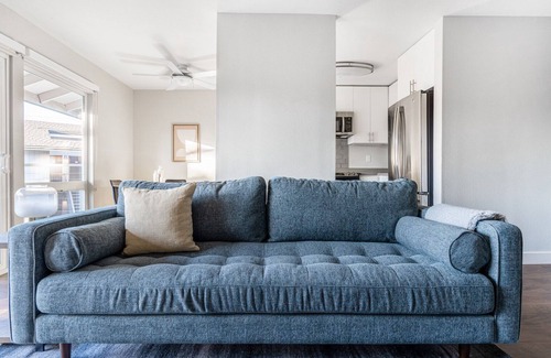 Foster City Apartment | Inviting Foster City 2BR with Pool & Gym, Near Highways