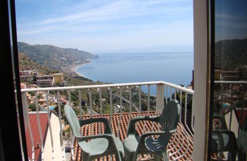 Taormina Hotel | Inviting Splendid Hotel Taormina with Ocean Views & Pool