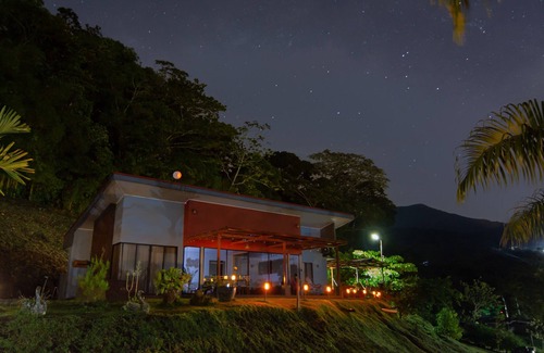Quesada House | Tranquil Escape: House with Jacuzzi in Nature's Embrace