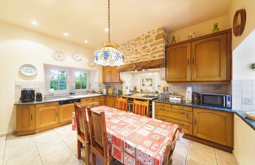 Precilhon House | Family-Friendly Chateau with Pool & Spa for Unforgettable Getaways