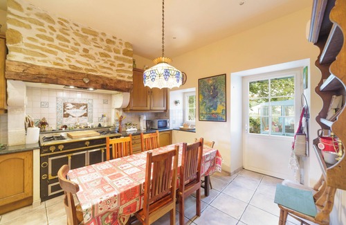 Precilhon House | Family-Friendly Chateau with Pool & Spa for Unforgettable Getaways