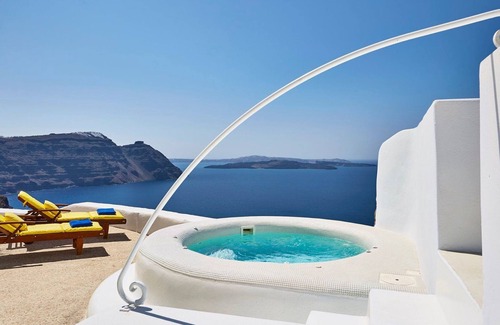 Imerovigli Villa | Elegant Villa Cascada in Oia with Private Pool & Hot Tub