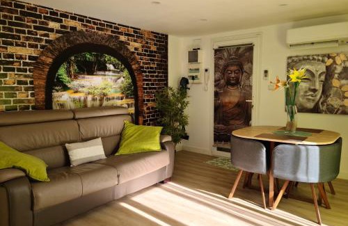 Peypin Apartment | Charming Studio with AC and Terrace - Dodo et Tartine