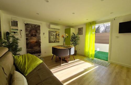 Peypin Apartment | Charming Studio with AC and Terrace - Dodo et Tartine