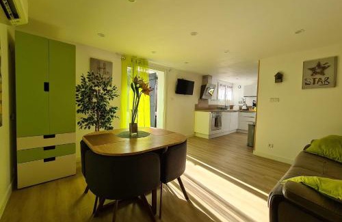 Peypin Apartment | Charming Studio with AC and Terrace - Dodo et Tartine