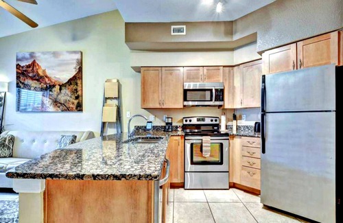 Highland Lake Estates Condo | Beautifully Furnished Condo with Lake View on Travis Island