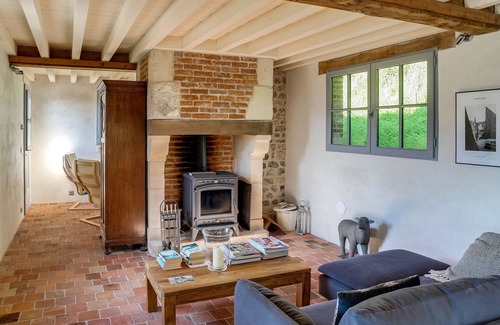 Honfleur Cottage | Idyllic Oceanfront Retreat with Garden & 9.8/10 Rating