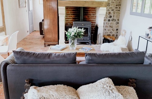 Honfleur Cottage | Idyllic Oceanfront Retreat with Garden & 9.8/10 Rating