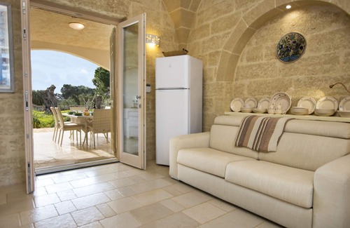 Salve House | Idyllic Villa Surrounded by Apulian Countryside & Oceanfront