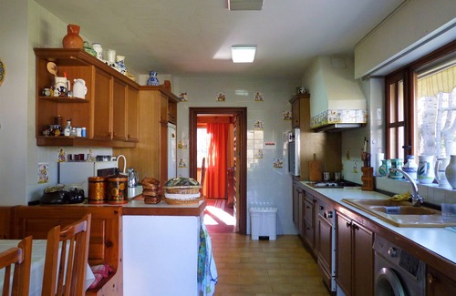 Riaza House | Ideal Villa with Garden & Game Court, Rated 9.6/10