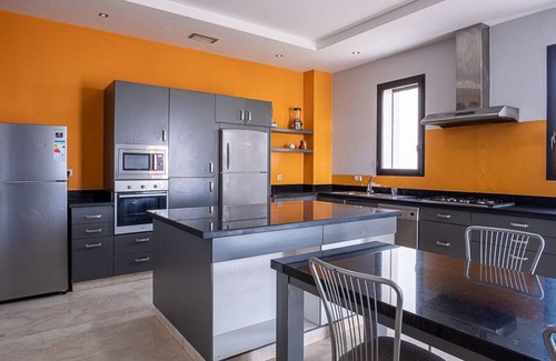 Hay El Farah House | Elegant Villa with Panoramic Views and Pool Access