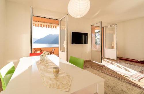 Colonno Apartment | Splendida casa con terrazza vista lago e 2 garage