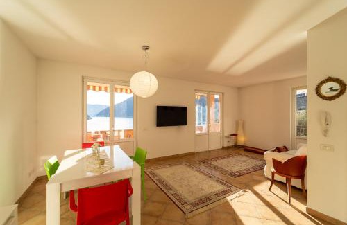 Colonno Apartment | Splendida casa con terrazza vista lago e 2 garage
