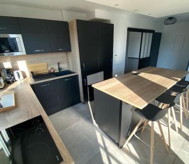 Sablon - Trudaine Apartment | Delightful Splendide: 70m2 with Balcony & Family-Friendly