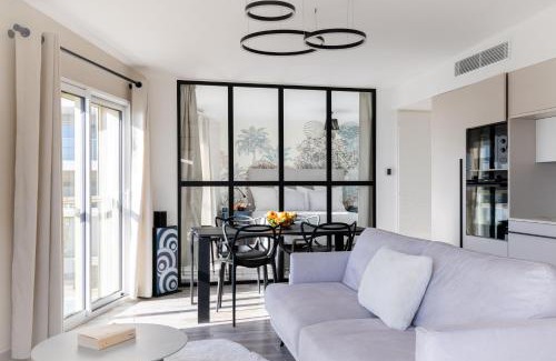 Saint Antoine Apartment | Elegant Blue Pearl Apartment with Panoramic Ocean View