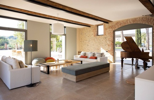 Brouilla House | Discover a Serene Retreat Among Vineyards and Mountains