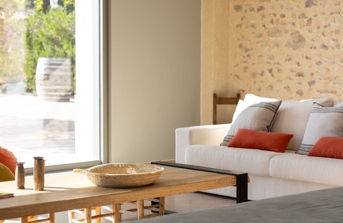 Brouilla House | Discover a Serene Retreat Among Vineyards and Mountains
