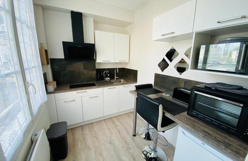 Le Marais Apartment | Cozy Studio Near Caen Gare - Family-Friendly Retreat