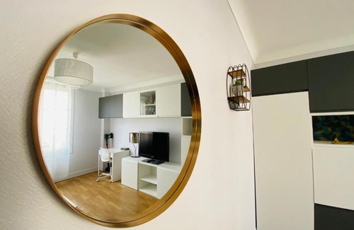 Le Marais Apartment | Cozy Studio Near Caen Gare - Family-Friendly Retreat