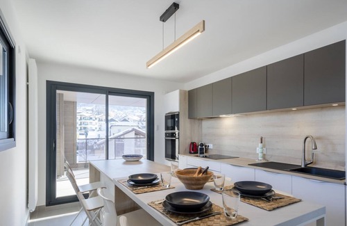 Evian-les-Bains Apartment | Experience Splendide T4 with Pool and Mountain Views