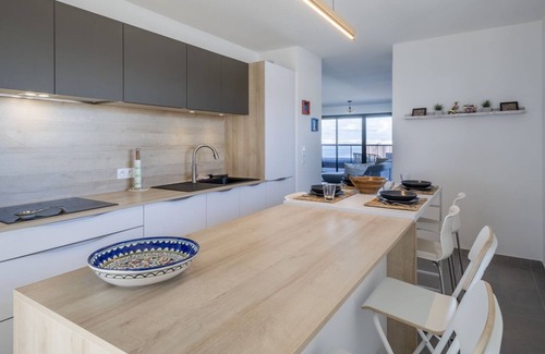 Evian-les-Bains Apartment | Experience Splendide T4 with Pool and Mountain Views